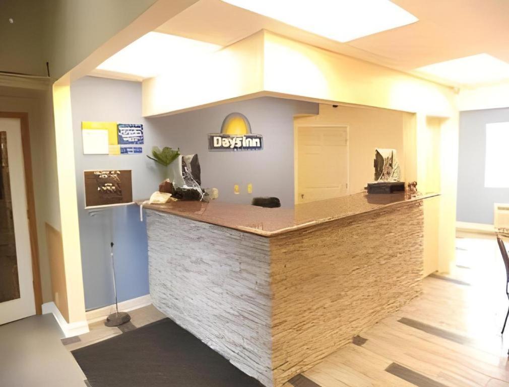 爱荷华城地区/西布兰奇戴斯酒店 West Branch 外观 照片