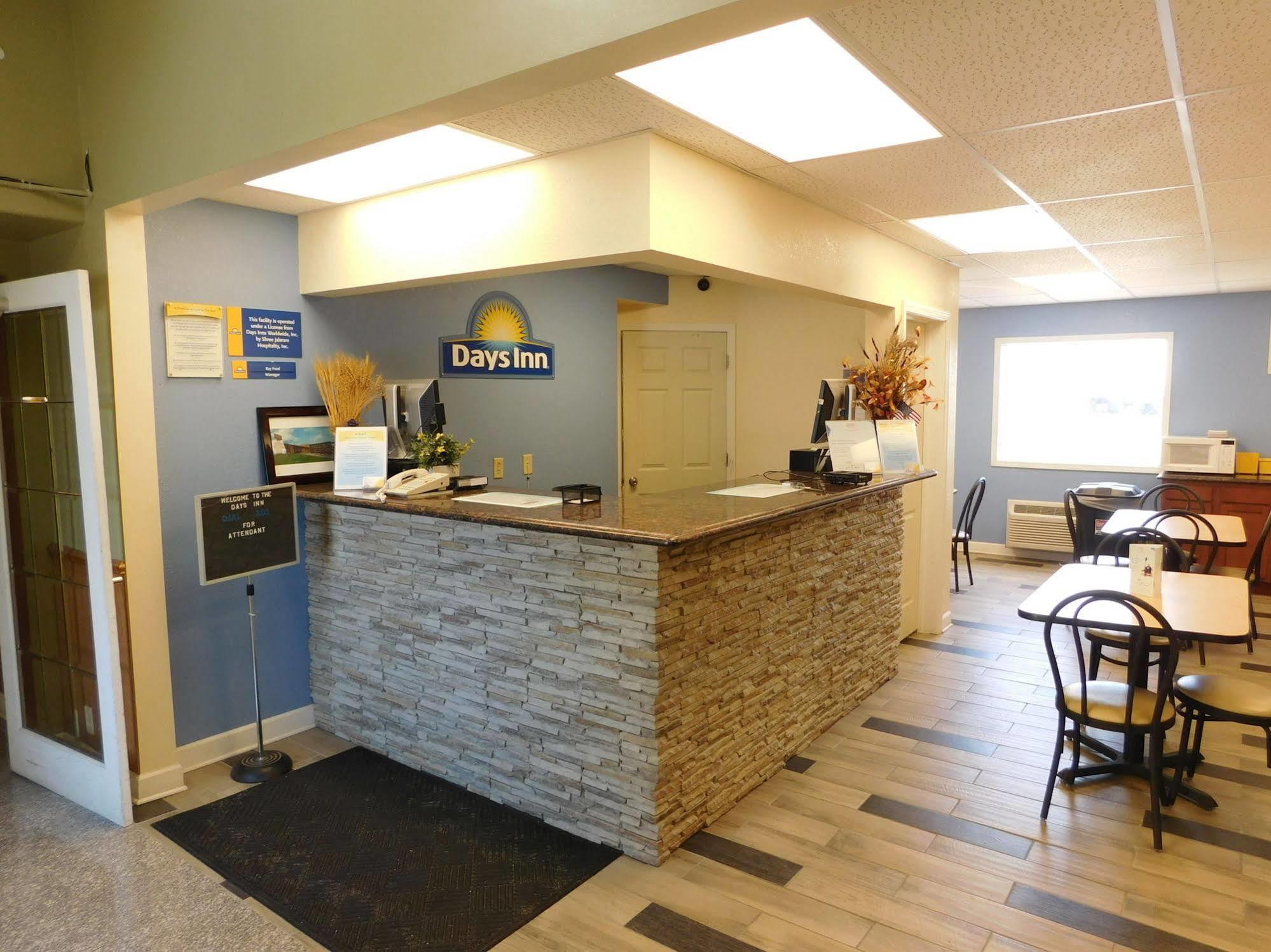 爱荷华城地区/西布兰奇戴斯酒店 West Branch 外观 照片